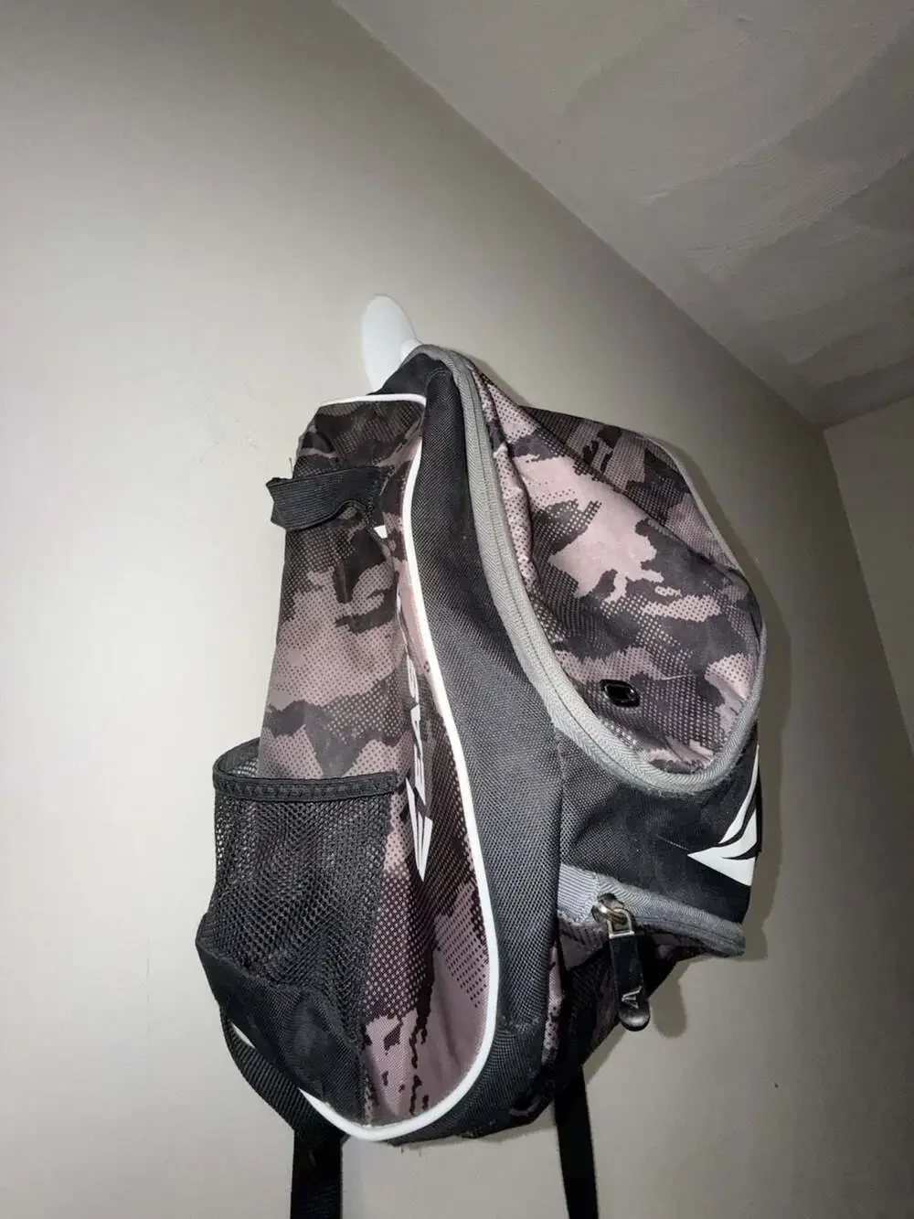 Easton E110BP Camouflage Baseball Softball Bat Pack Backpack
